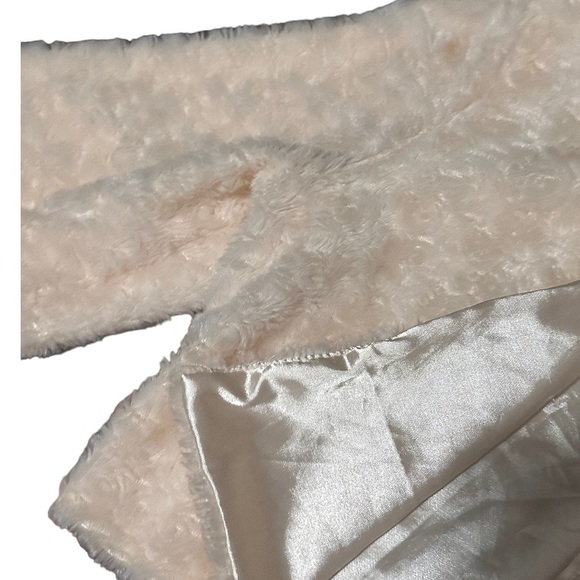 FURROCIOUS Satin Lined Fur Cardigan Cape In White - Picture 4 of 7